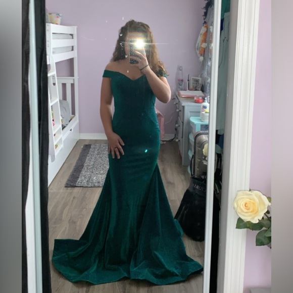 Prom/ Formal Dress - Picture 3 of 4